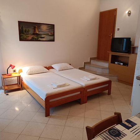 The Blue House Apartment Vinkuran Bagian luar foto