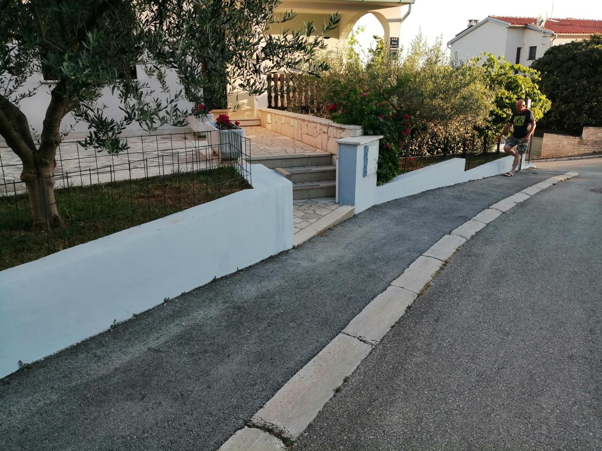 The Blue House Apartment Vinkuran Bagian luar foto